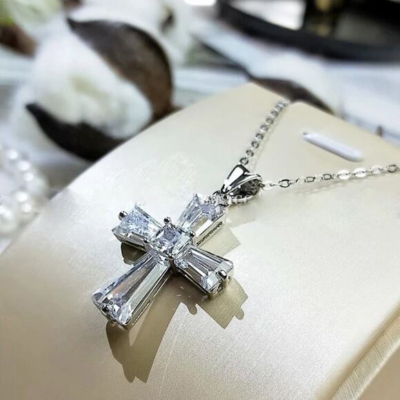 💖Gorgeous Sparkling Cz cross pendant on a 24” Silver Snake chain - Picture 8 of 16